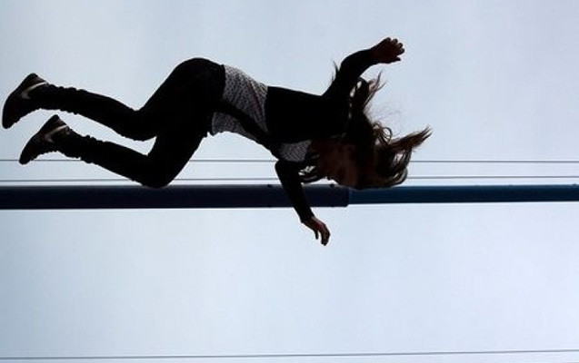 Sığınacaqda pəncərədən yıxılan 16 yaşlı qız öldü