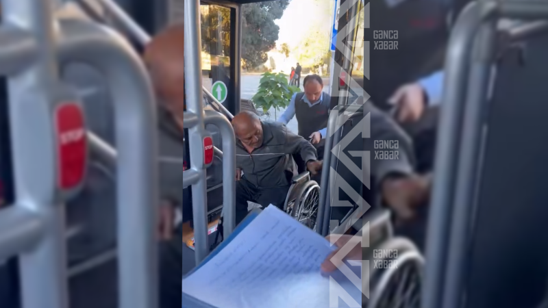 Gəncədə BakuBus sürücüsünün əlilə yardımı – Qurma deyilmiş