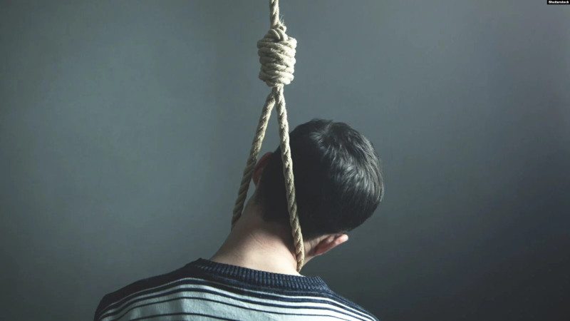 Gəncədə gənc özünü asdı