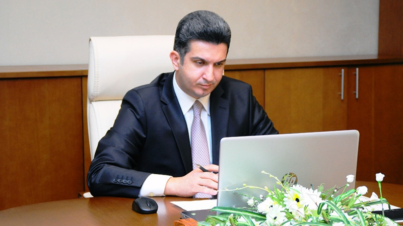 İcra başçısı iki nəfəri işdən çıxardı