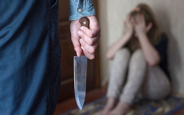 Gəncədə 42 yaşlı qadın çayxanada bıçaqlanıb