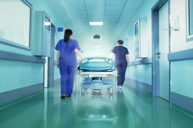 Doğum şöbəsində tibb bacıları arasında DAVA