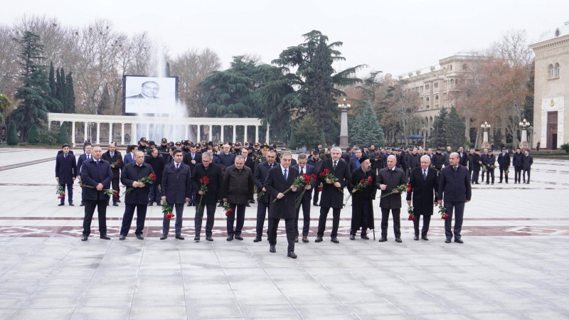 Gəncədə Ulu Öndər Heydər Əliyevin xatirəsi anılıb