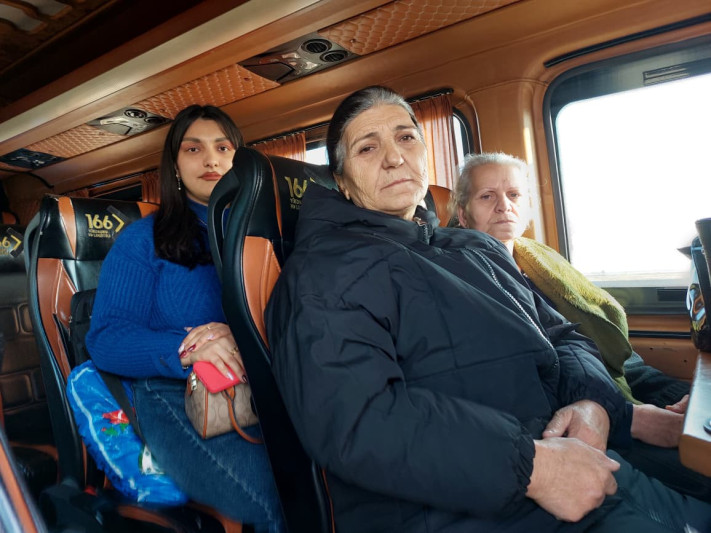 Gəncədən Qarabağa yola salınan köç ünvana çatıb