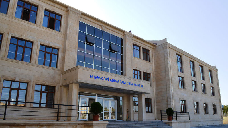 Direktor məsuliyyətsizliyi – Yuxarı sinif şagirdləri dərsə gəlməyib