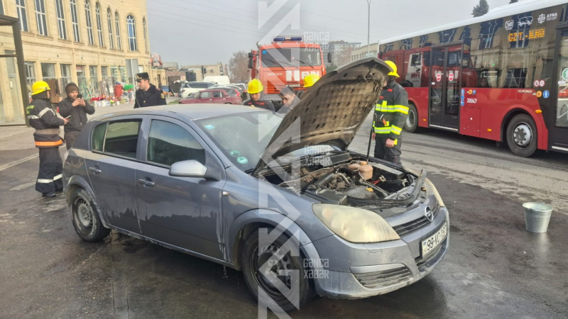 Gəncədə Opel yandı