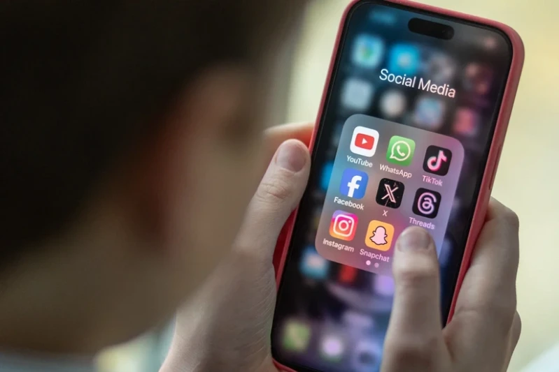 Uşaqların sosial şəbəkələrdə hesab açması qadağan olunacaq?