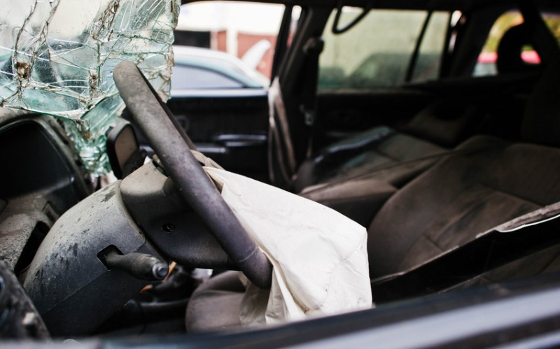 İki avtomobil toqquşub, xəsarət alanlar var