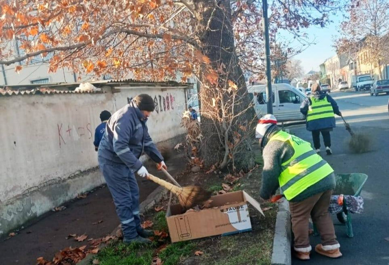 Gəncə küçələrində təmizlik işləri görülüb
