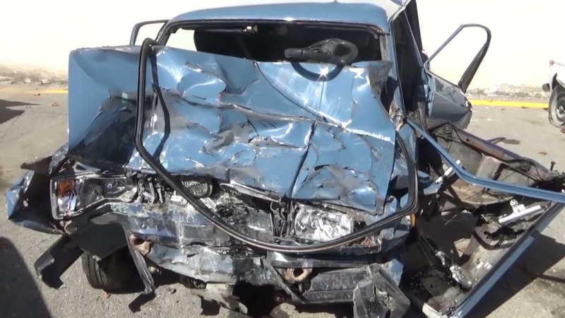 Gəncədə VAZ-2107 qəzaya düşdü, yaralılar var