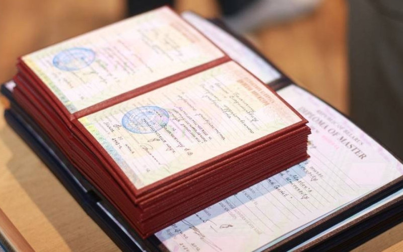 Kağız diplomlar tarixə qovuşur