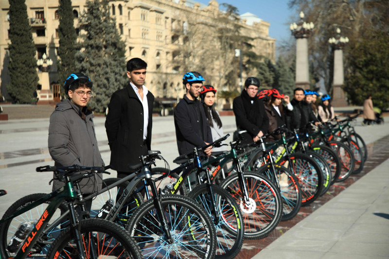 Gəncədə tələbələrə 25 velosiped hədiyyə olunub