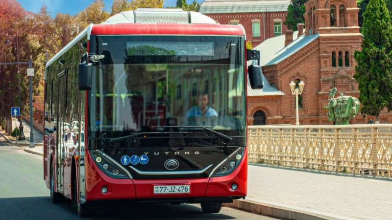 Nizami Gəncəvi məqbərəsinə BakuBusın hansı avtobusları gedir?