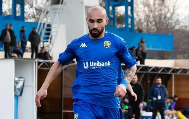 Gəncədə futbolçu qız üstündə dava edənləri aralayarkən bıçaqlanıb – İDDİA