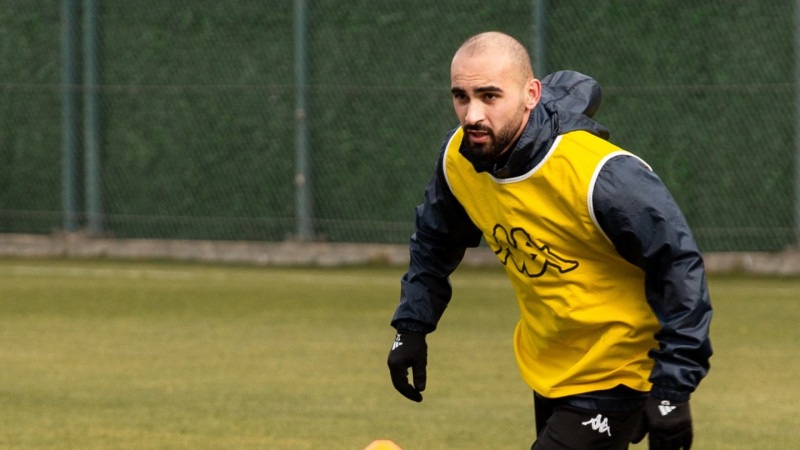 Gəncədə bıçaqlanan futbolçunun son durumu