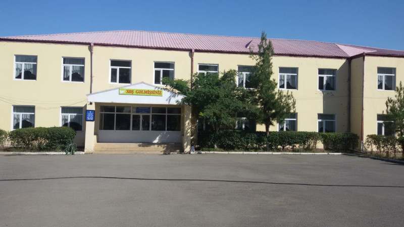 10-a yaxın şagird məktəbdə zəhərləndi