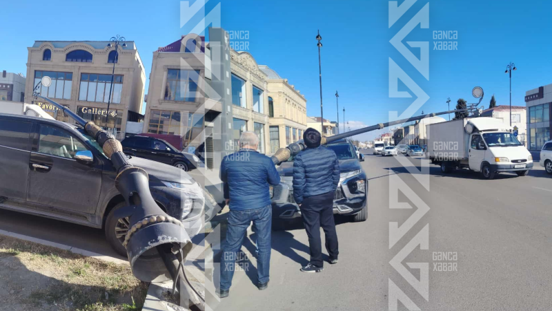 Gəncədə qəza: Maşını sadəcə yolun kənarında saxlamışdı…