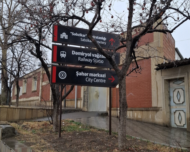 Gəncə şəhərində turistik nişanlanma işləri həyata keçirilib