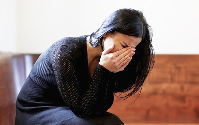 İçəndə uşaqlarımızı öldürə bilər - Əri tərəfindən döyülən qadın