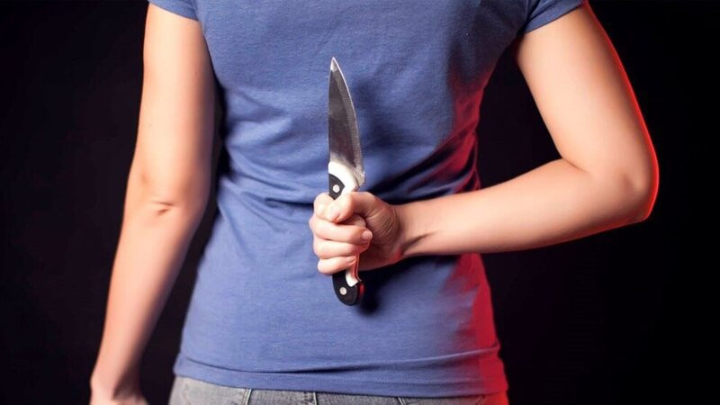 Qadın xəyanət etdi, ərini övladının gözü qarşısında öldürdü