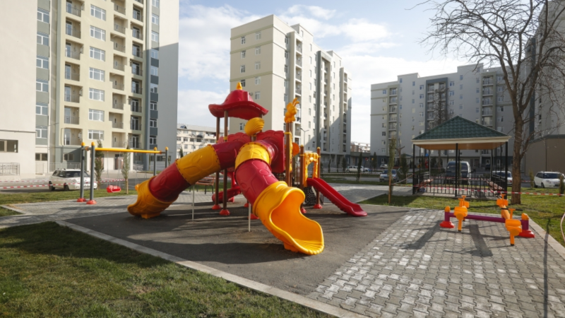 Gəncədə qəzalı binalarda yaşayanlara yeni mənzillər veriləcək