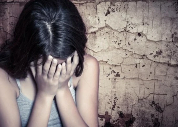 64 yaşlı kişi sevgilisindən ayrıldı, yeniyetmə qızına təcavüz etdi - Dəhşətli cinayət