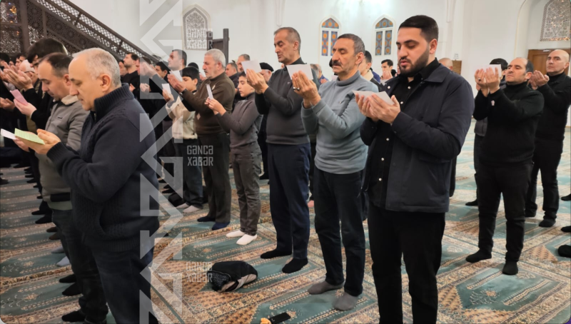 Gəncədə bayram namazı qılınıb