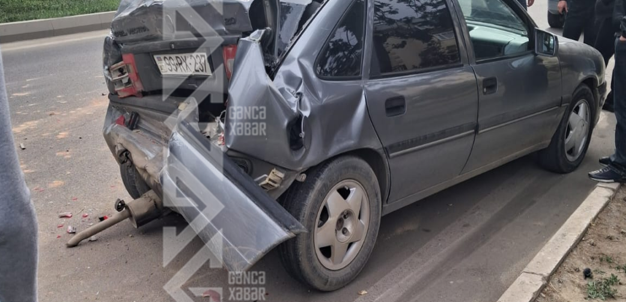 Gəncədə qəza olub, sürücü yaralanıb