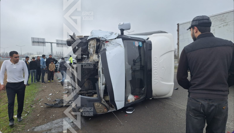 Yük və minik maşını toqquşdu, 1 nəfər yaralandı