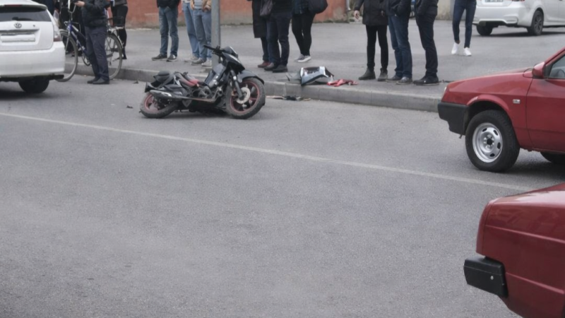 Gəncədə Chevrolet YENİYETMƏNİN sürdüyü mopedlə toqquşdu