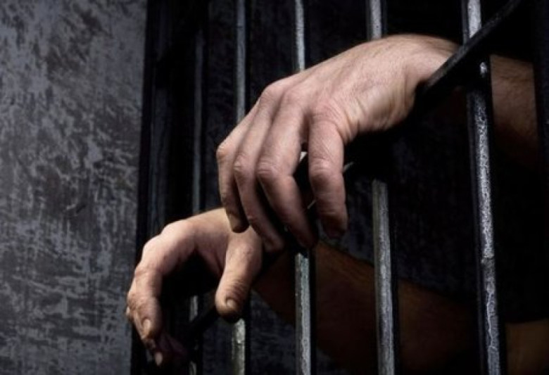 Gəncədə qonşusunu ailəsinin gözü qarşısında öldürdü – Cəzası azaldıldı