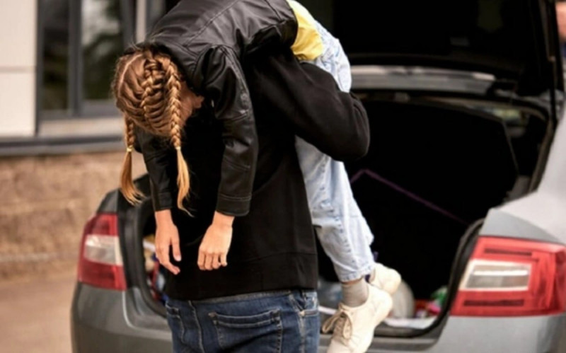 19 yaşlı qızı qaçırmaqda şübhəli bilinən 4 nəfər SAXLANILIB