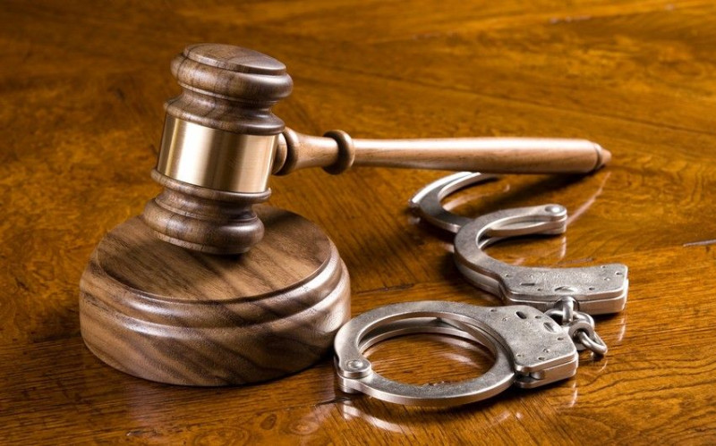 Tələbəni bıçaqlayan şəxsə şərti cəza verildi