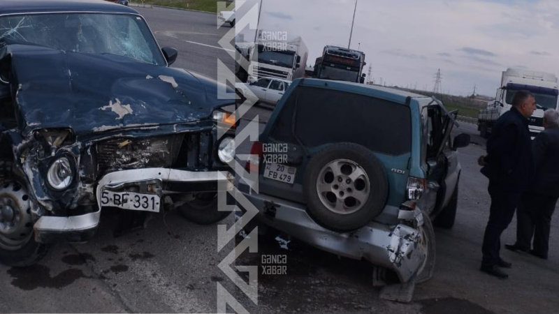 İki avtomobil toqquşub, xəsarət alanlar var