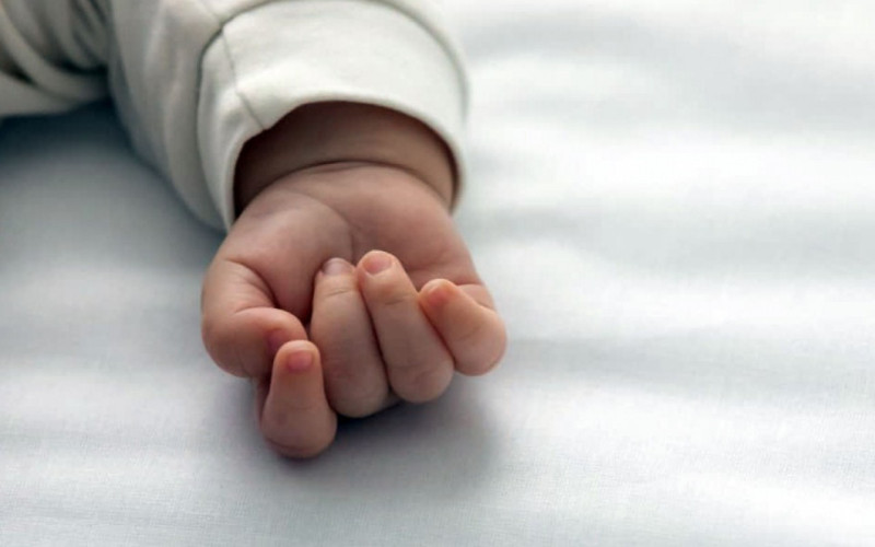 1 yaşlı uşaq qızdırmadan öldü