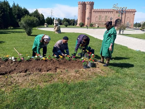 MKTİB Gəncənin girişini bəzədi
