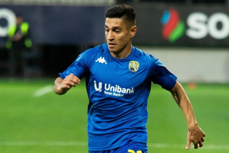 Kəpəz bu futbolçunu komandada saxlamaq istəyir