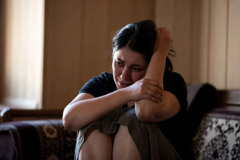 4 dəfə ərdə olan qadın körpəsini döydü