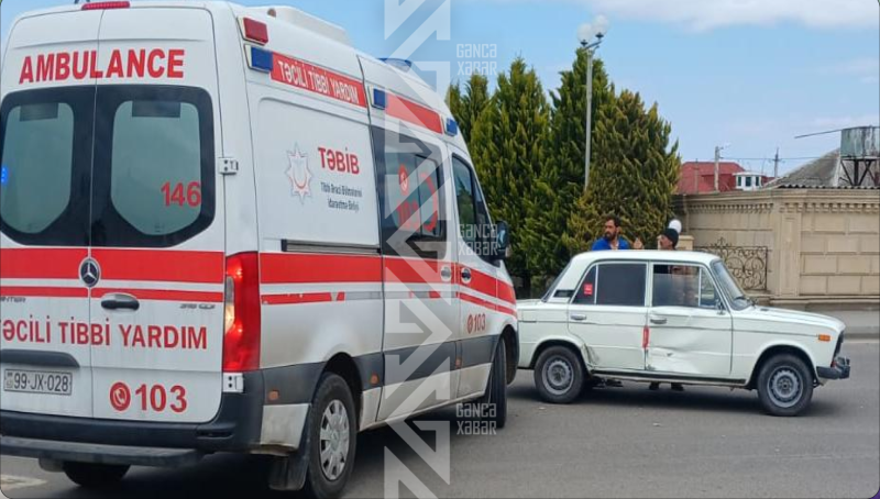 Minik maşını təcili tibbi yardım avtomobili ilə toqquşub