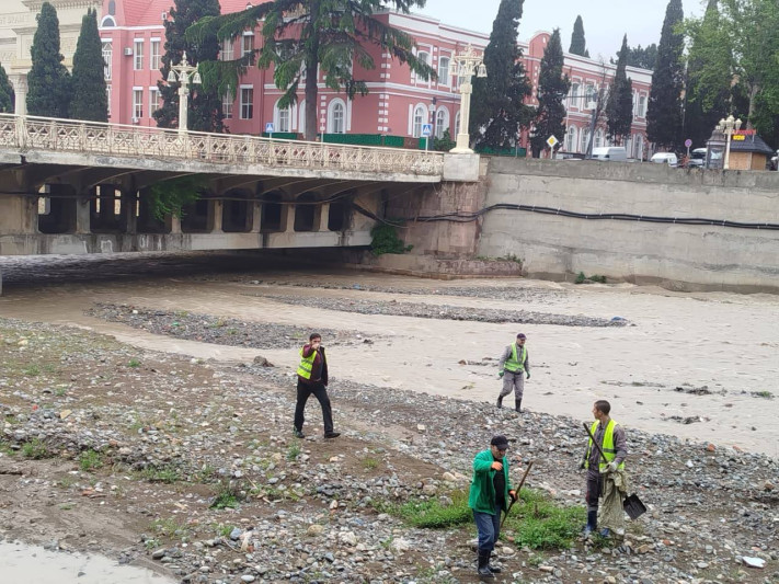Gəncəçaydan bu dəfə də plastik butulkalar YIĞILDI