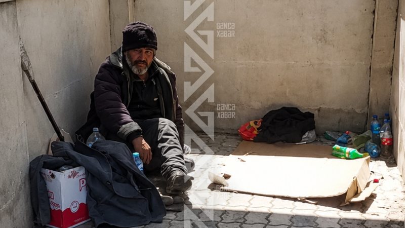 Gəncə küçələrində yaşayan kişi: Oğlum və qızım üz döndərib…