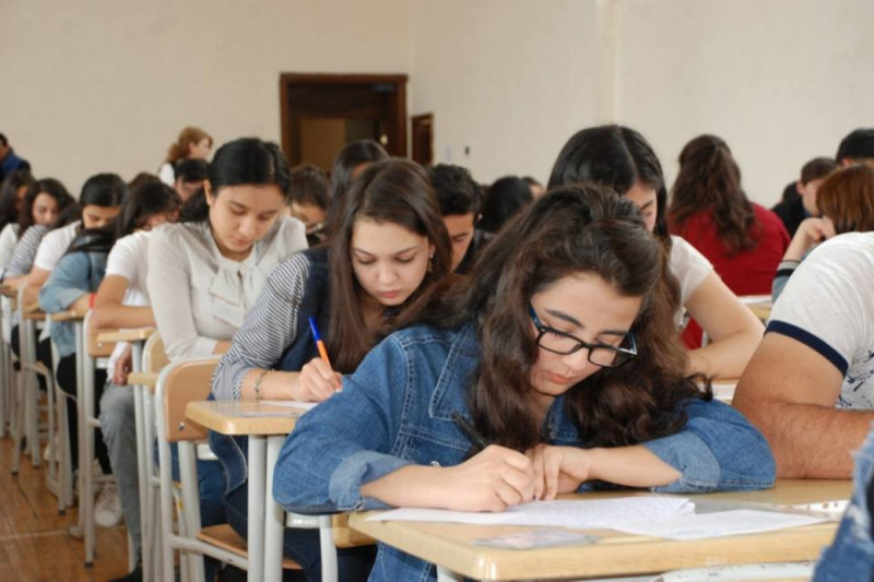 Buraxılış imtahanlarında xarici dil üzrə mətn yazmaq tələb olunacaq