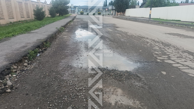 Gəncədən Mərkəzi Xəstəxanaya aparan yol diqqətdən KƏNAR qalıb