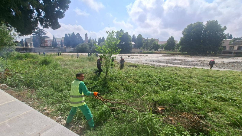 Gəncəçayı çirkləndirənlər də BEZMİR, təmizləyənlər də...