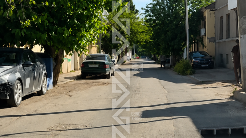 Eminbəyli küçəsində sürücülər çuxurlarla mübarizə aparır