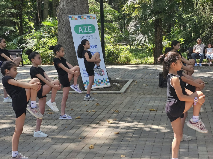 Gəncənin balaca gimnastları Səhər İdmanında