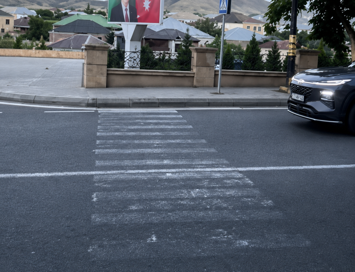 Göygöldə sakinlər piyada keçidlərindən istifadə edə bilmir - ŞİKAYƏT