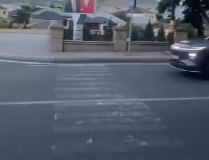 Göygöldə sakinlər piyada keçidlərindən istifadə edə bilmir - ŞİKAYƏT