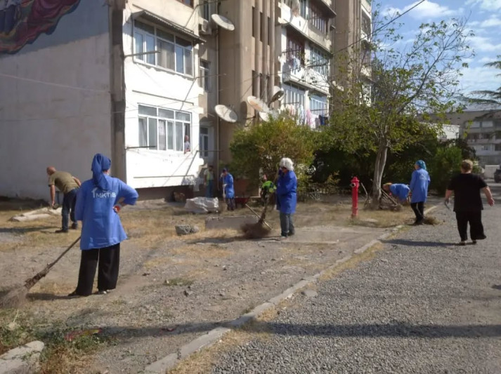 Gəncədə yeni inşa olunan məktəbin ətrafı TƏMİZLƏNİB