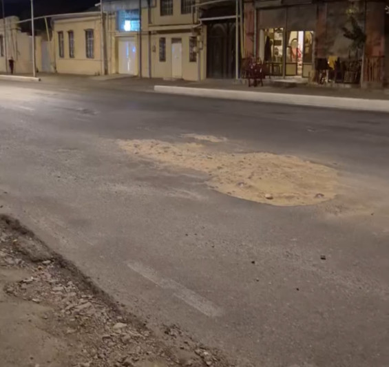 Gəncədə asfaltın altında qalan lük yolun çökməsinə səbəb olub